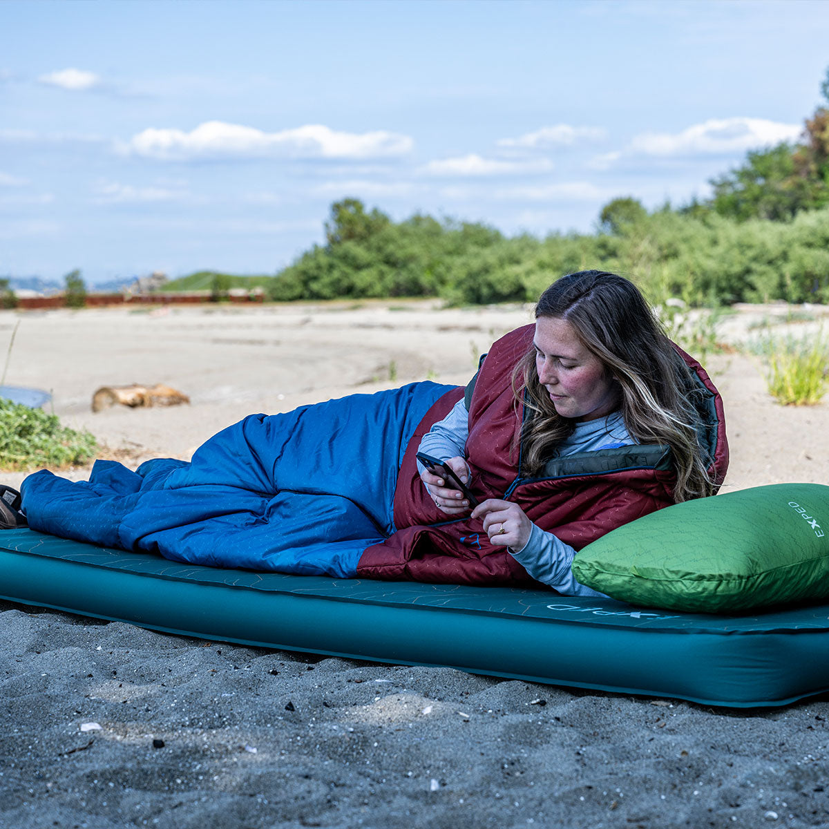 EXPED Dreamwalker on beach